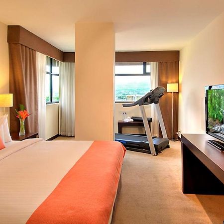 Hotel Tryp By Wyndham San Jose Sabana Extérieur photo