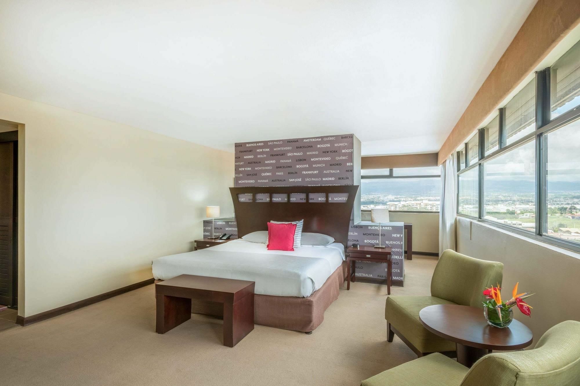 Hotel Tryp By Wyndham San Jose Sabana Extérieur photo